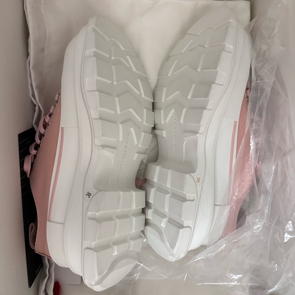 Alexander McQueen Tread Slick Lace up - Brand New - Picture 2 of 3